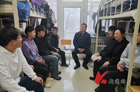 乐竞体育·(中国)官方网站校长胡军深入对接寝室走访慰问